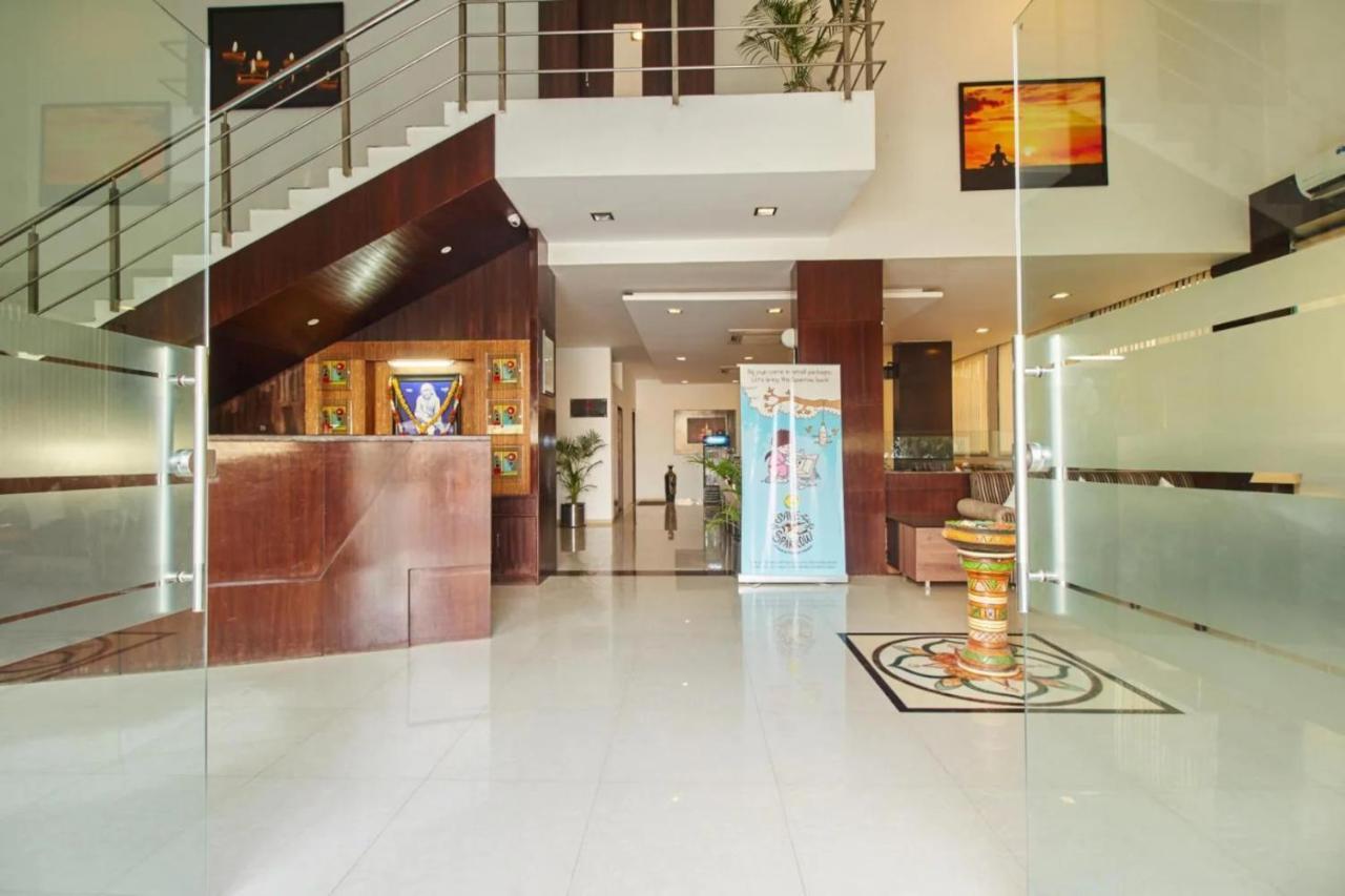 Hotel Shirdi Sai Wada Zewnętrze zdjęcie
