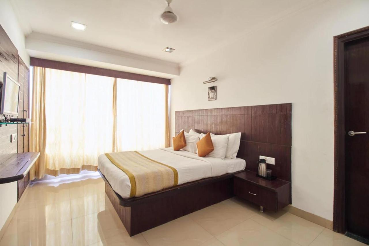 Hotel Shirdi Sai Wada Zewnętrze zdjęcie