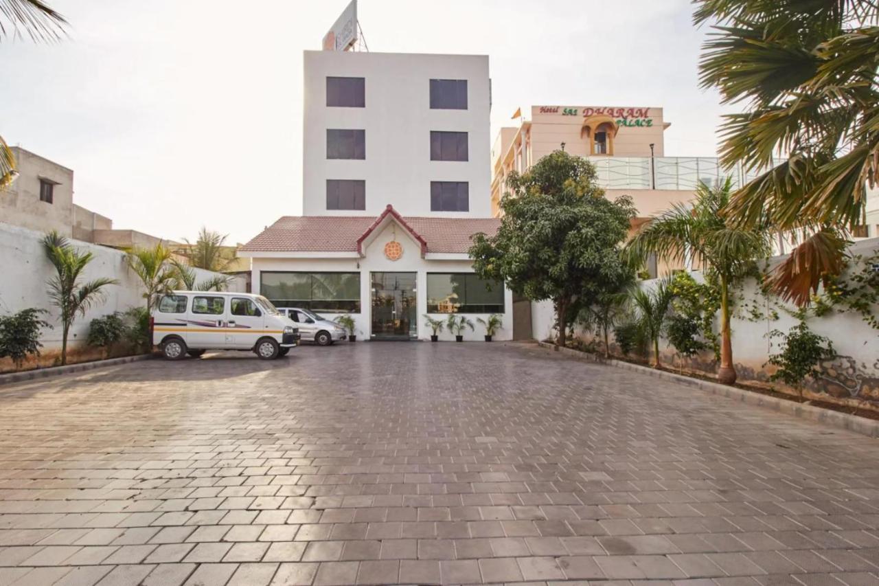 Hotel Shirdi Sai Wada Zewnętrze zdjęcie