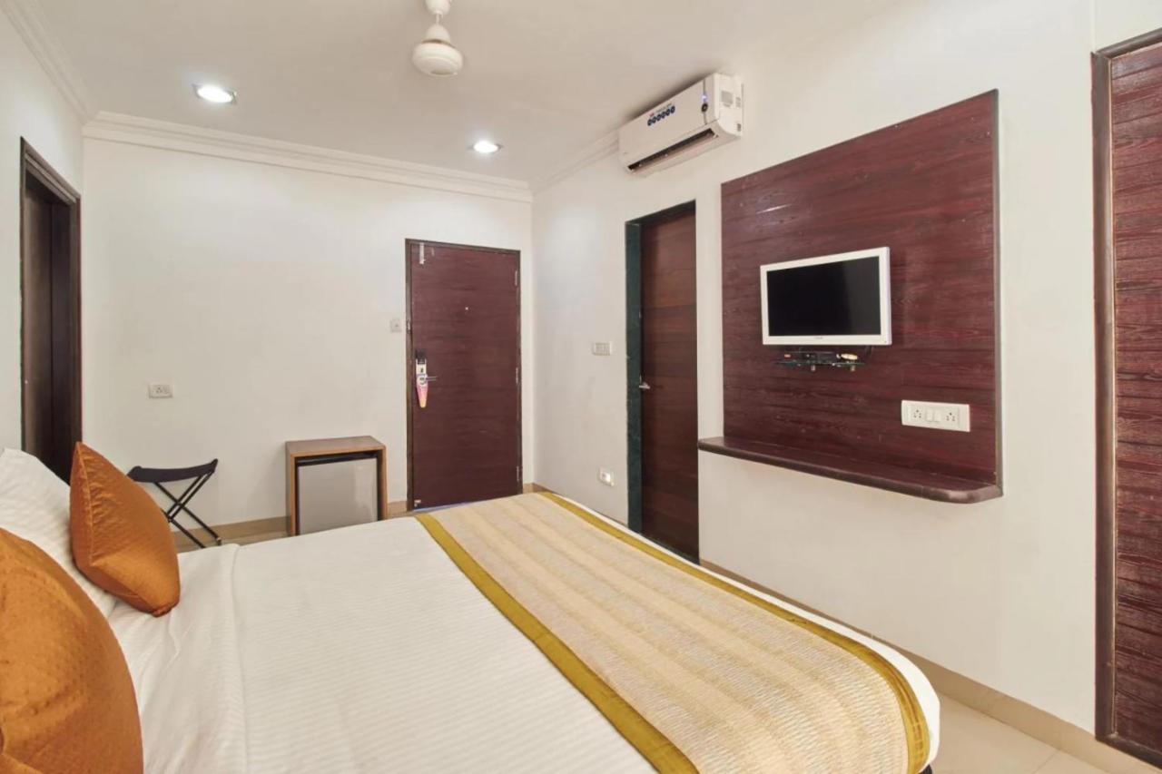 Hotel Shirdi Sai Wada Zewnętrze zdjęcie