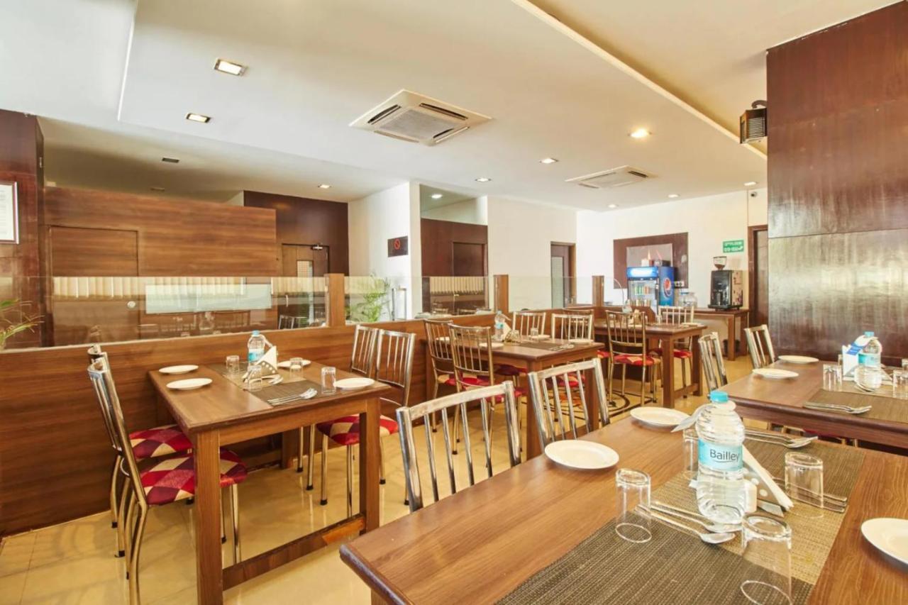 Hotel Shirdi Sai Wada Zewnętrze zdjęcie
