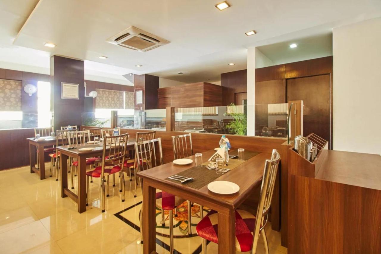 Hotel Shirdi Sai Wada Zewnętrze zdjęcie