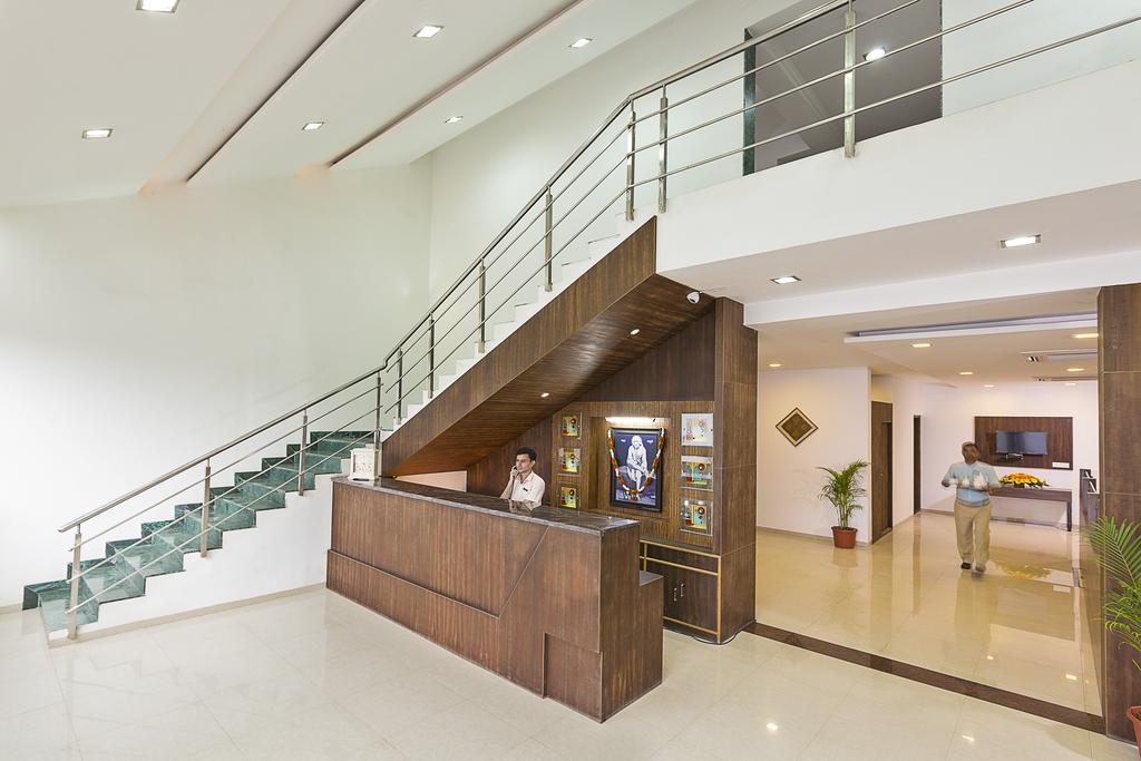 Hotel Shirdi Sai Wada Zewnętrze zdjęcie