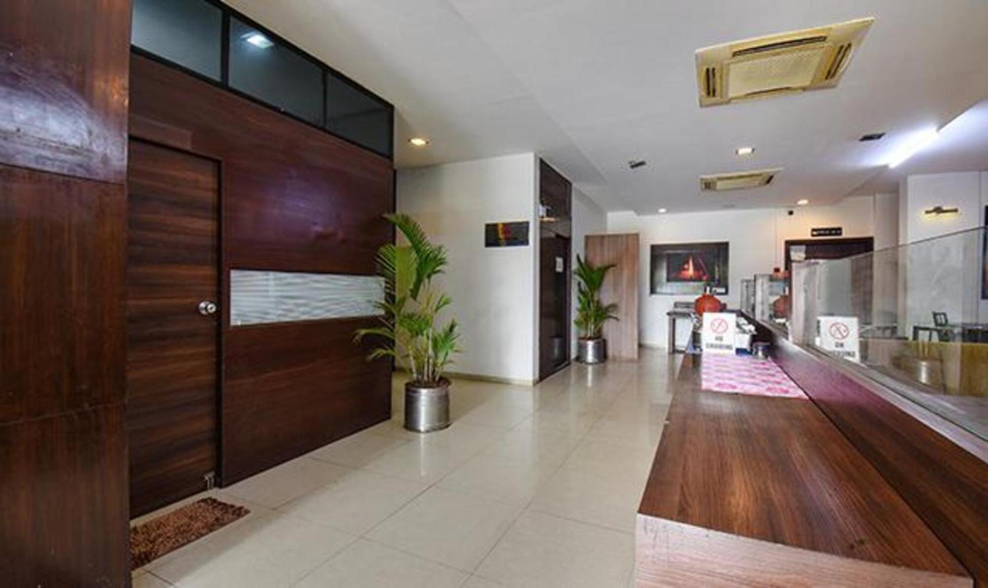 Hotel Shirdi Sai Wada Zewnętrze zdjęcie