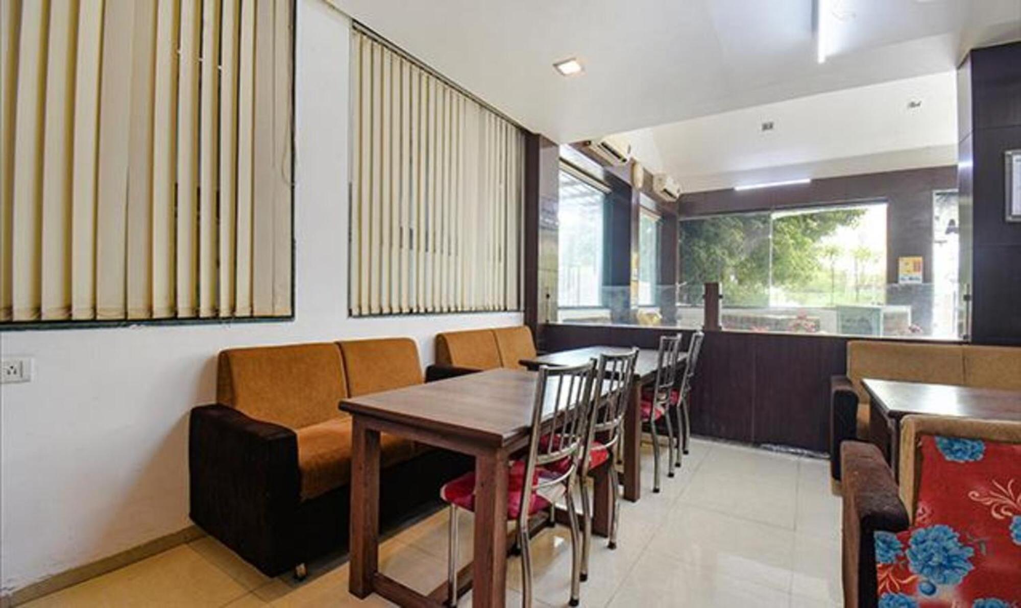 Hotel Shirdi Sai Wada Zewnętrze zdjęcie