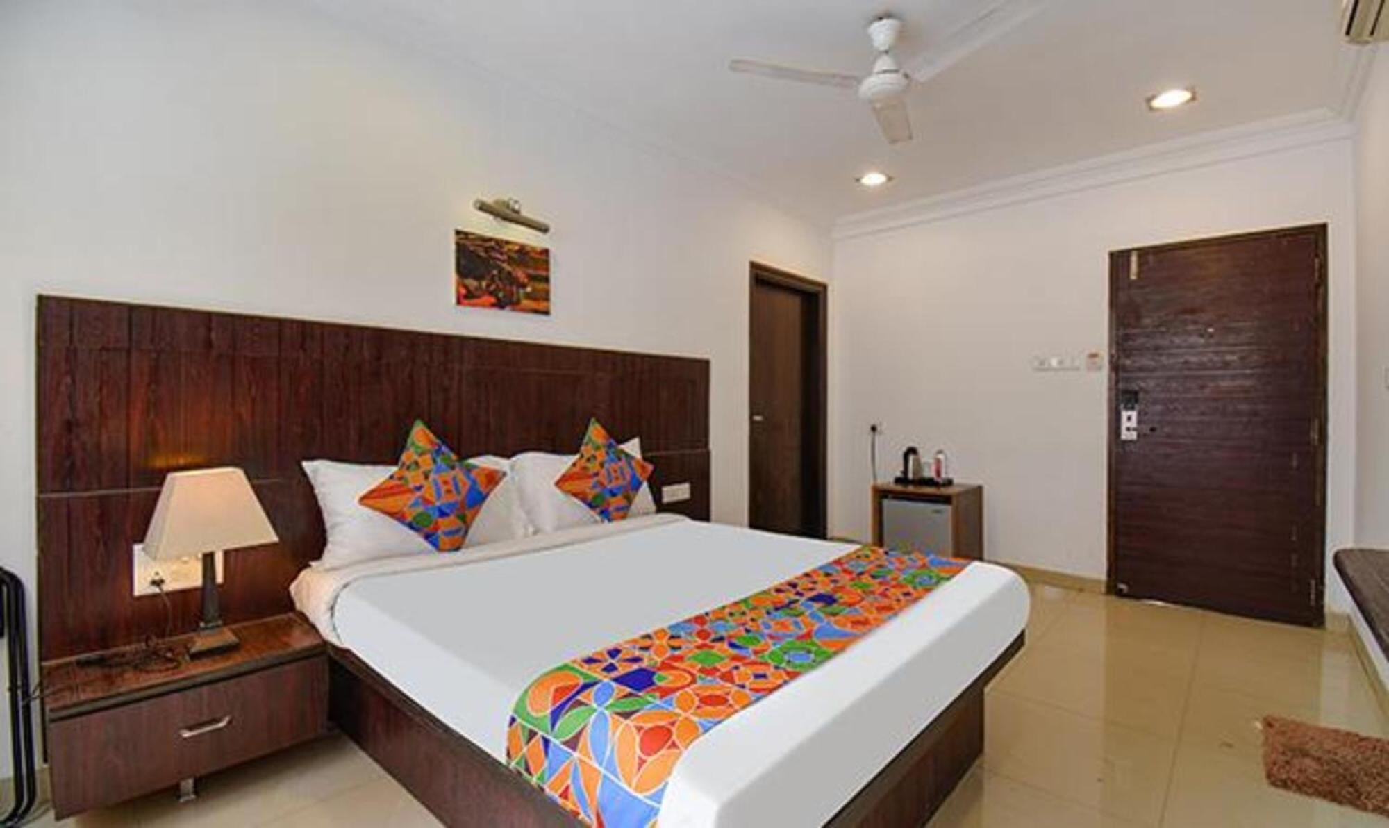 Hotel Shirdi Sai Wada Zewnętrze zdjęcie