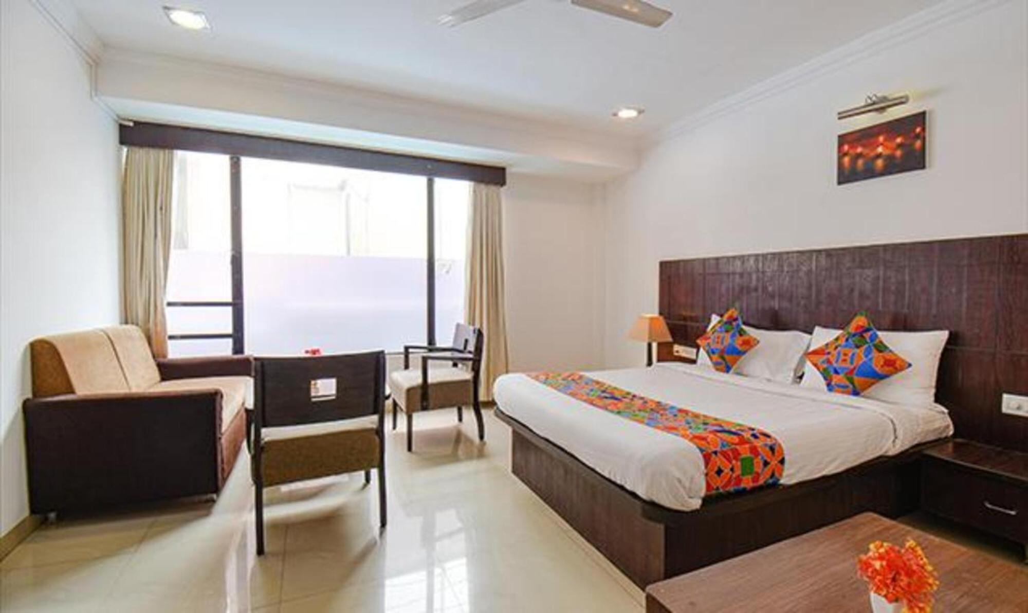 Hotel Shirdi Sai Wada Zewnętrze zdjęcie