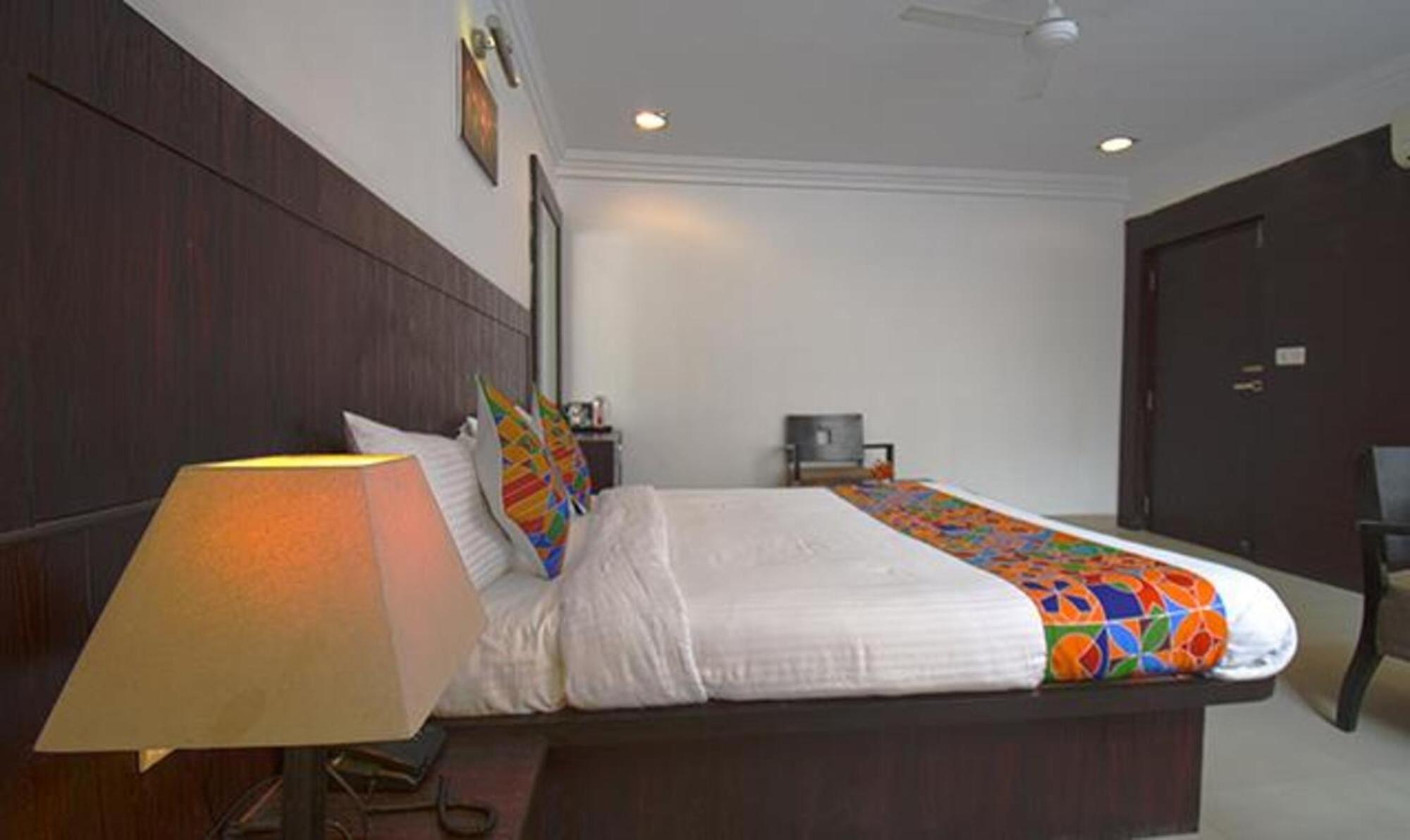 Hotel Shirdi Sai Wada Zewnętrze zdjęcie