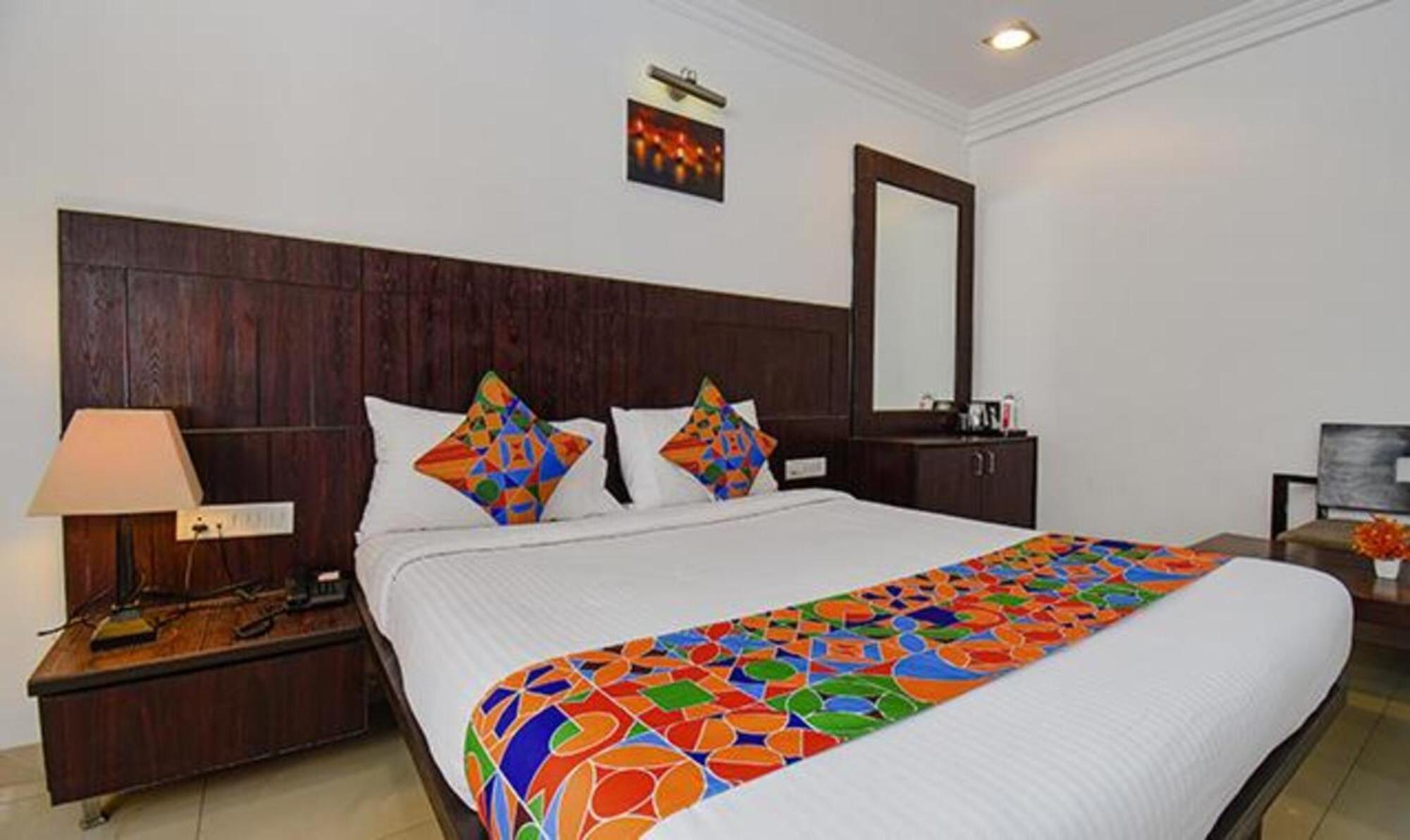 Hotel Shirdi Sai Wada Zewnętrze zdjęcie