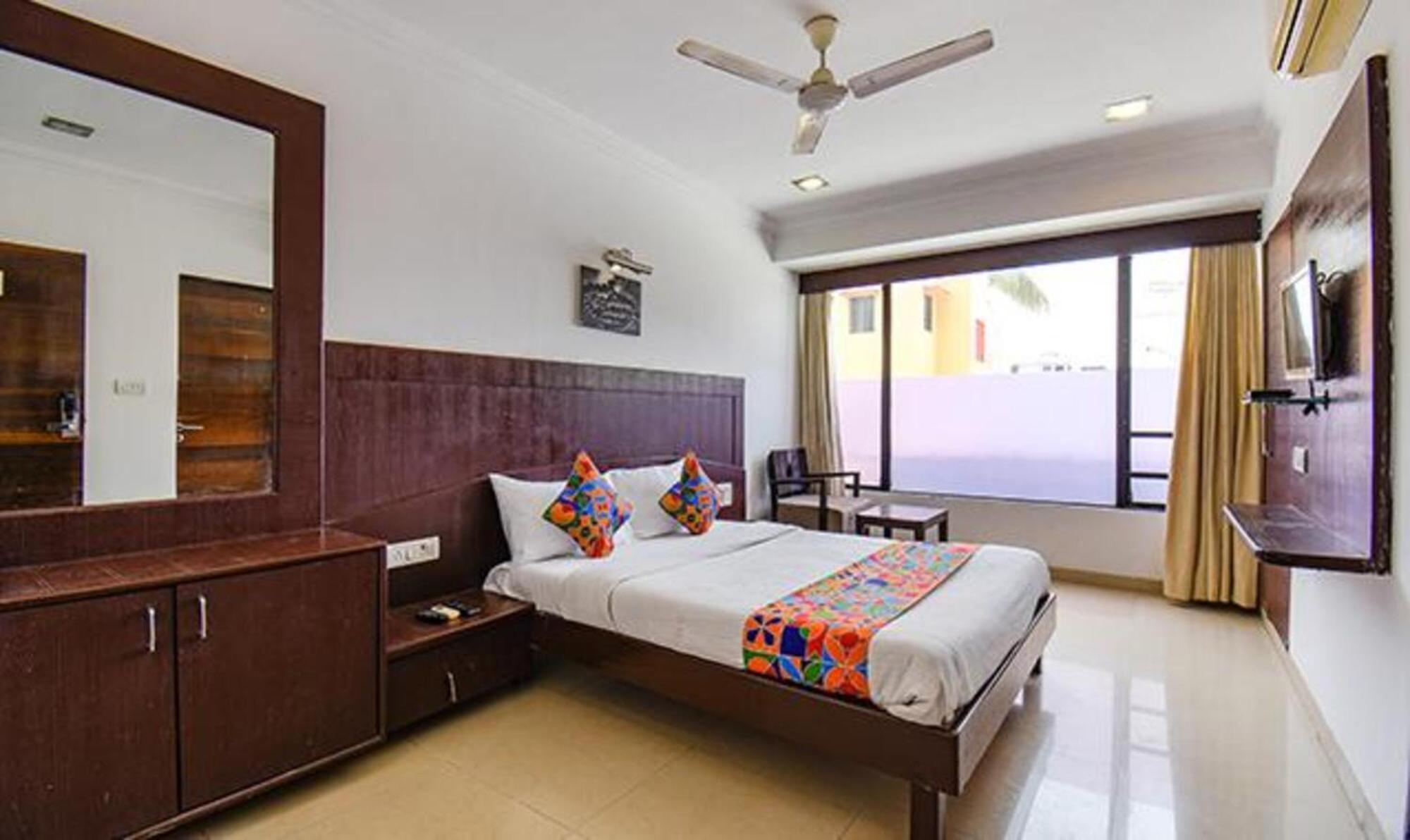 Hotel Shirdi Sai Wada Zewnętrze zdjęcie