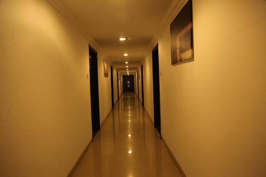Hotel Shirdi Sai Wada Zewnętrze zdjęcie